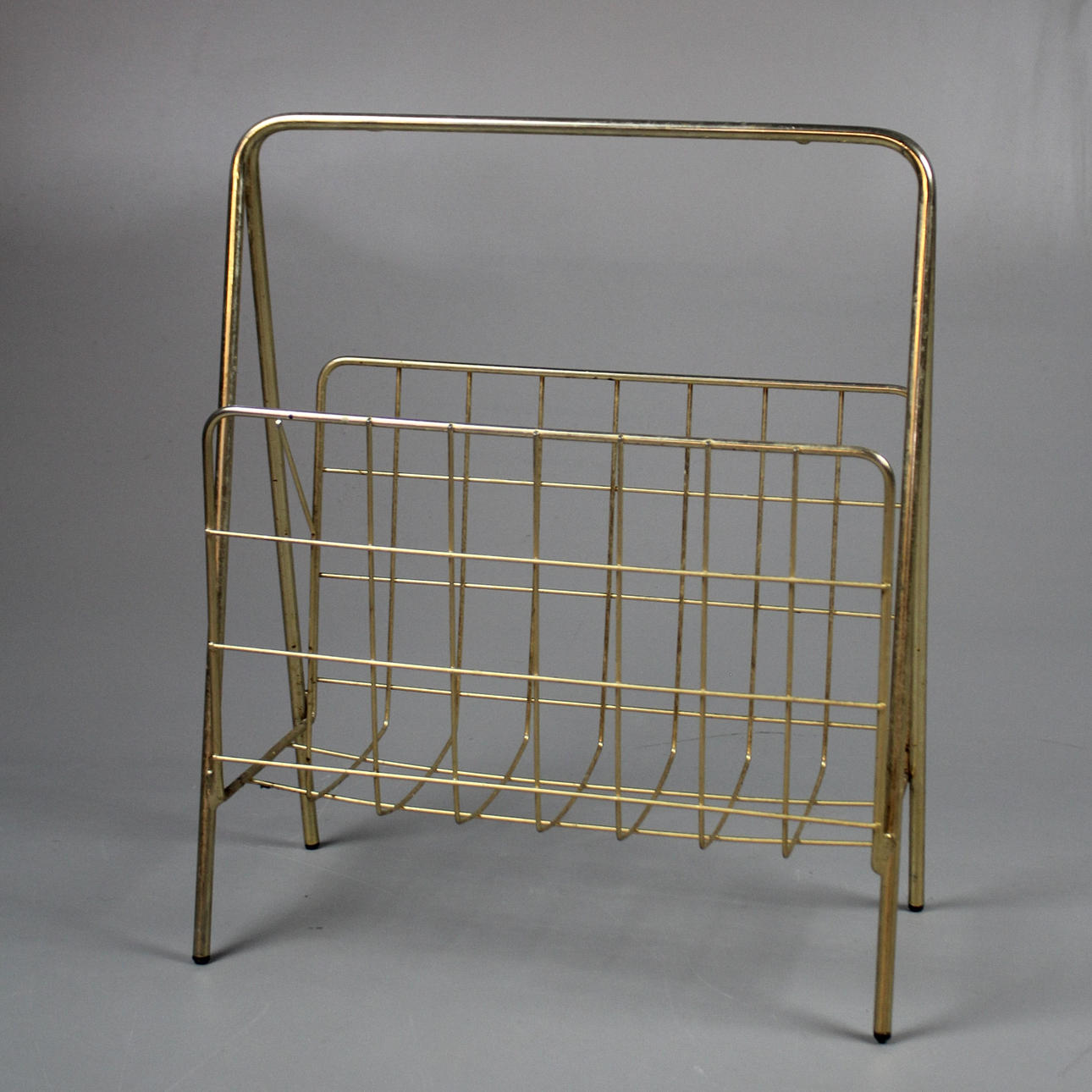 TIDNINGSSTÄLL, gulmetall.