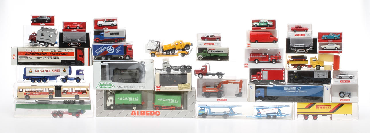 MODELLBILAR HERPA, WIKING med flera cirka 35 delar i originalkartong.