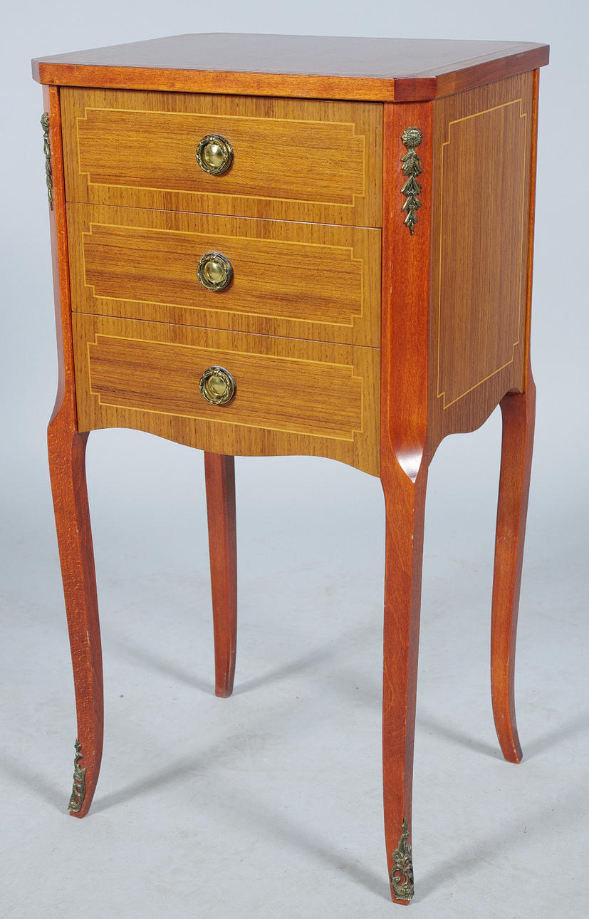 HALLBYRÅ, 3-lådig, mahogny, gustaviansk stil.