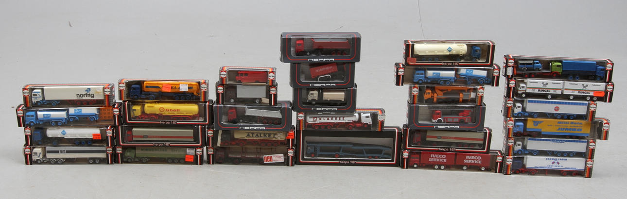 MODELLBILAR HERPA cirka 30 delar i originalkartong.