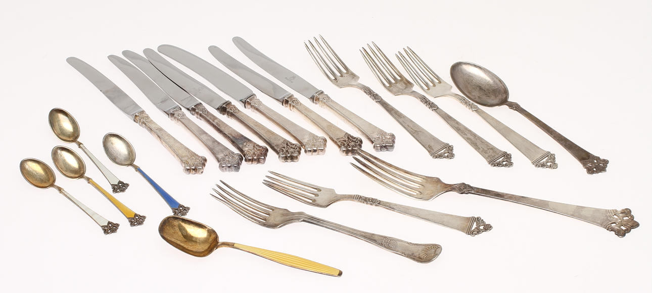 PARTI SILVER, mestadels Norge. Tot vikt 550 g varav knivar 282 g.