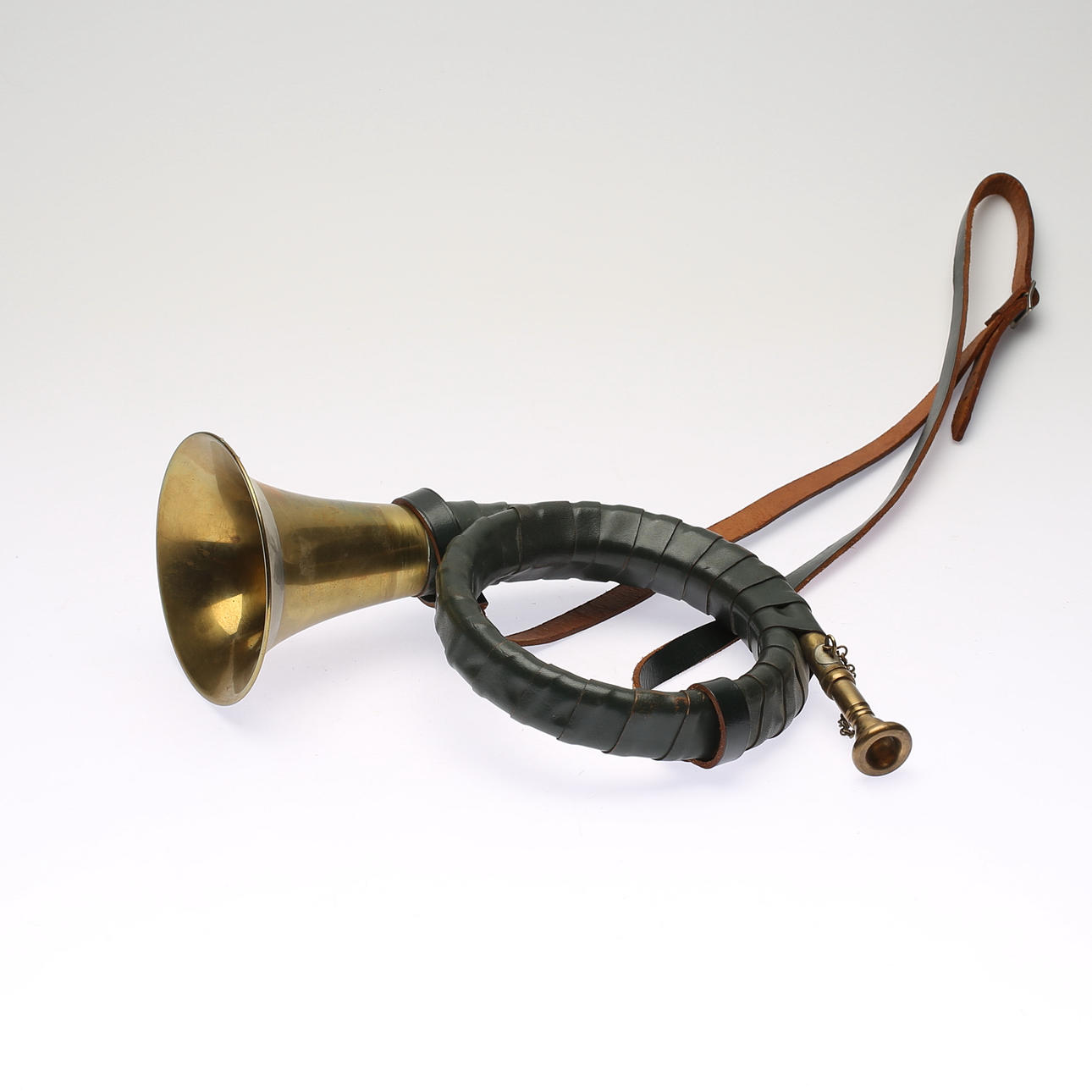 JAGTHORN, messing og læder, Fürst-Pless, 20. århundrede.