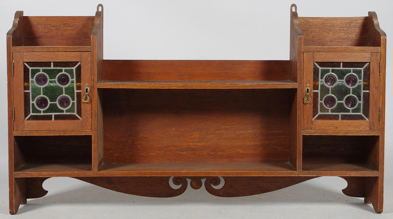 VÄGGHYLLA, ek med blyinfattat glas, jugend.