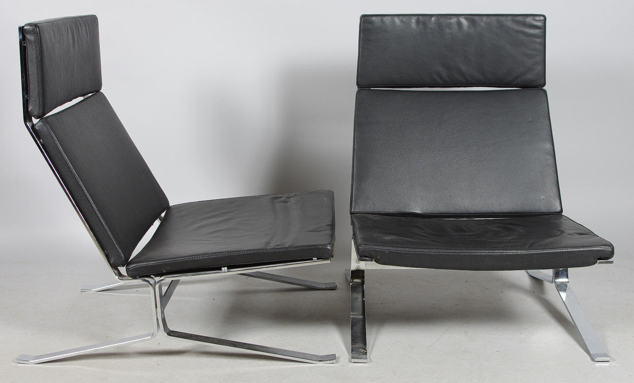 FÅTÖLJER, 1 par, Bolia, svart skinn med kromunderrede.