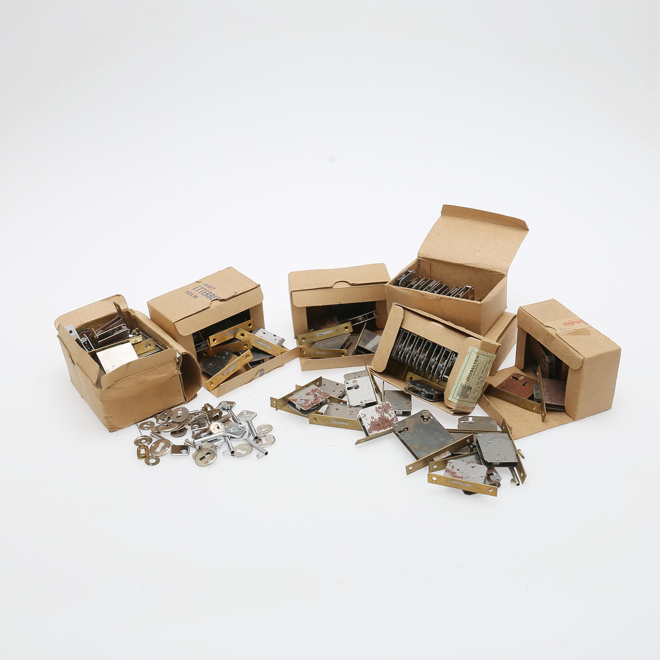 KALUSTELUKOT JA AVAIMET.