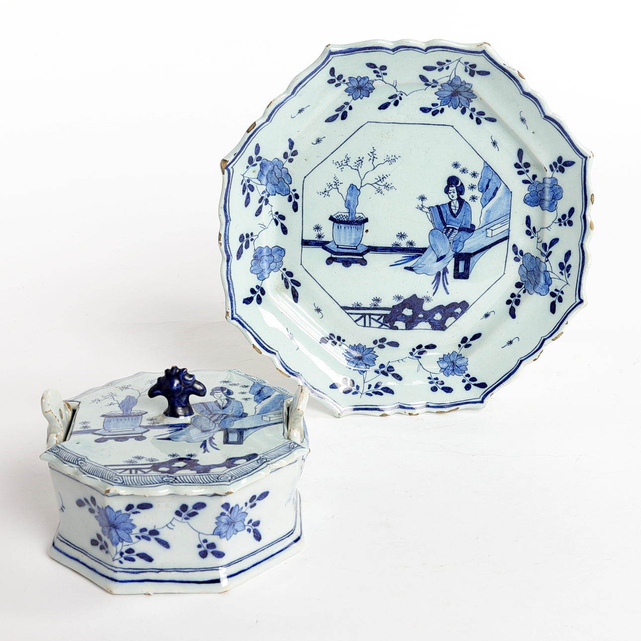 BUTTERDOSE mit Deckel und Schale, Delft, Holland.