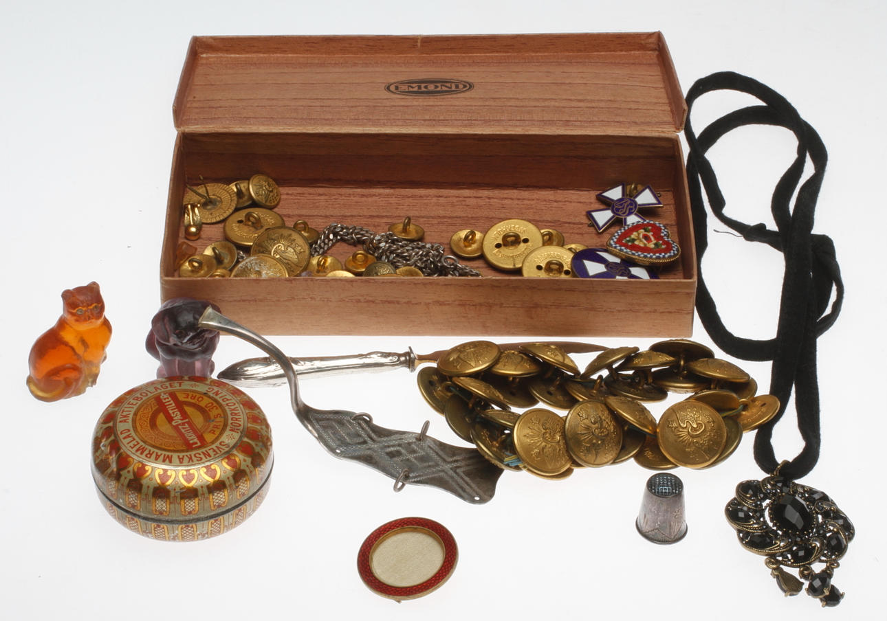 BLANDADE SMÅSAKER, bland annat silver, sj-knappar.