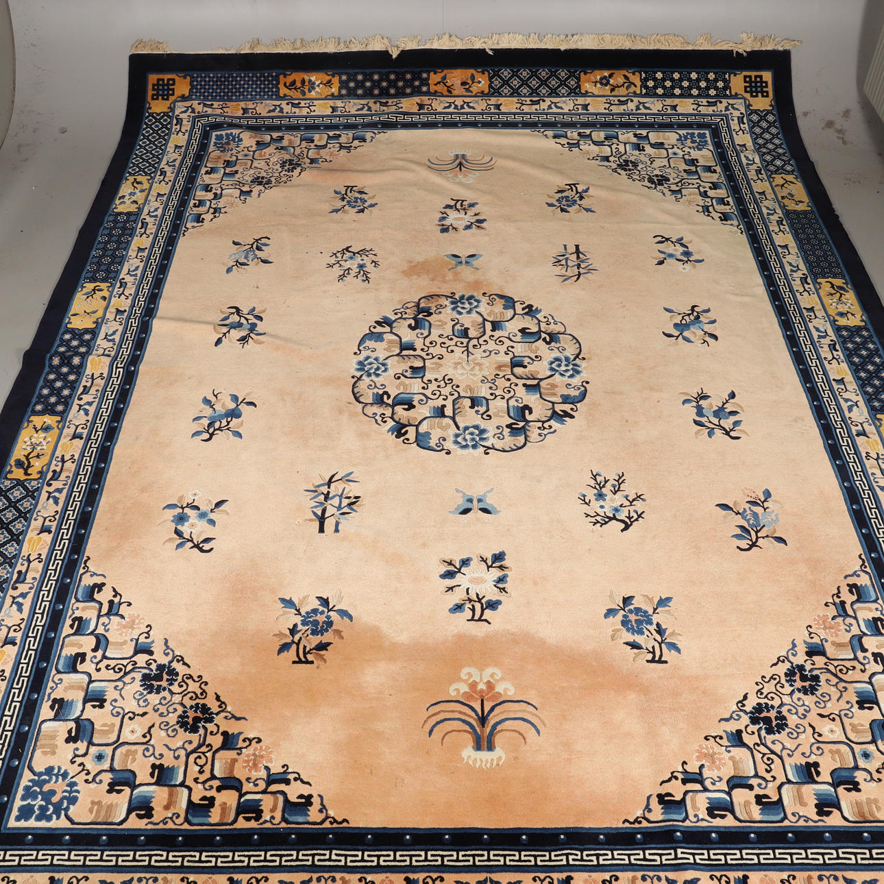 MATTA, Kina, 395 x 305 cm.