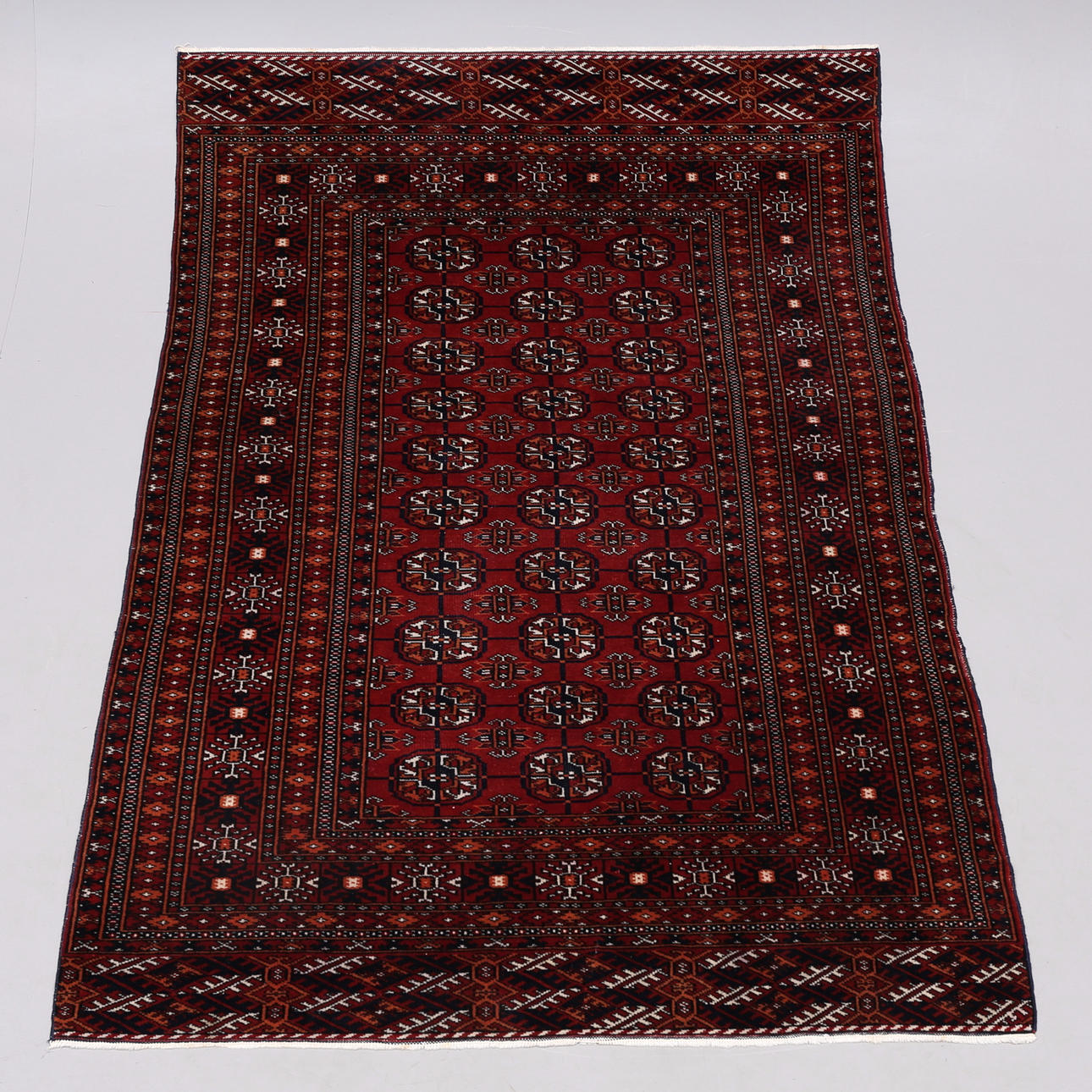 TEPPICH, Indien, 192 x 127 cm.