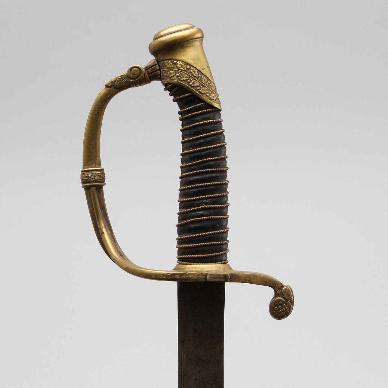 SABEL för officer vid infanteriet, Frankrike model 1821 samt BÖCKER, 8 st, 1800/1900-tal.