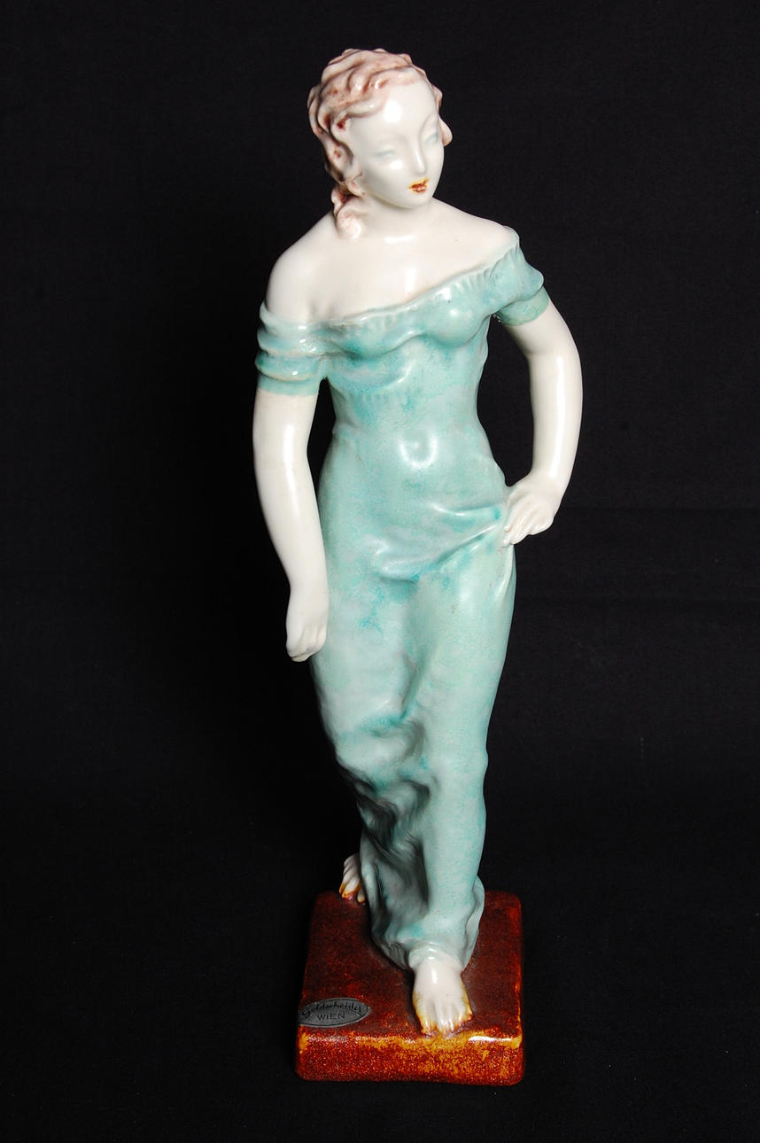FIGURIN, porslin,Art deco, Goldscheider Wien, märkt Susanne Sautter.