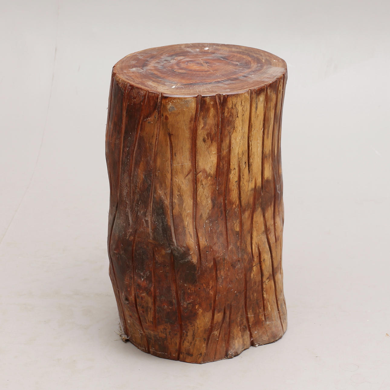 HUGGKUBBE, exotiskt trä, 1900-tal.