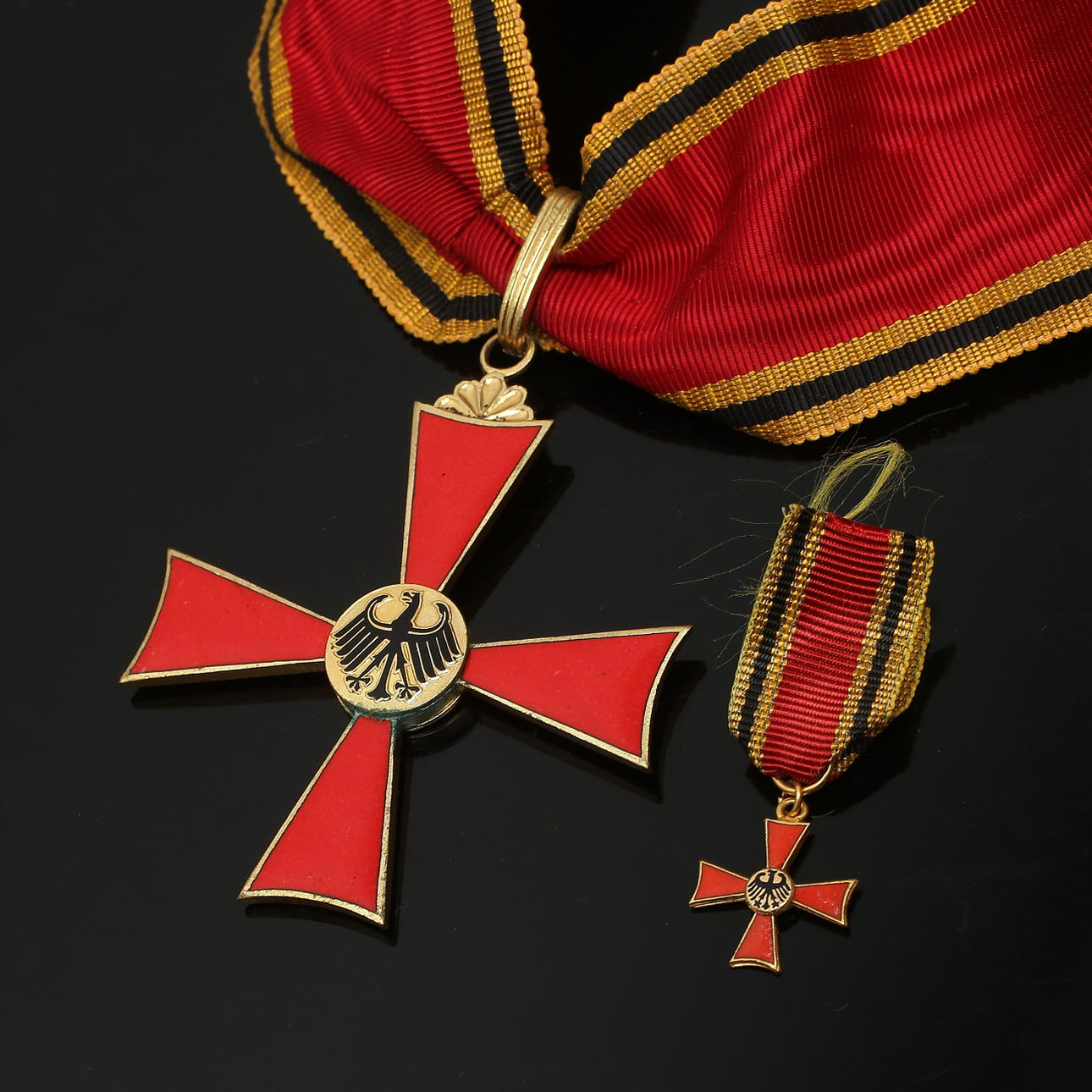 INSIGNIA OF THE ORDER, Order of Merit of the Federal Republic of ...