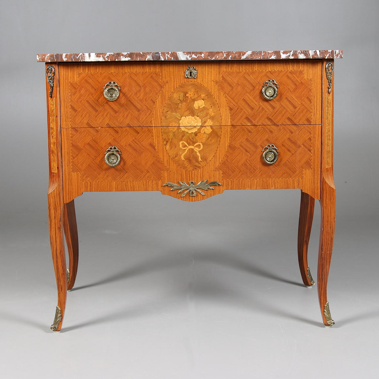 BYRÅ, Gustaviansk stil, IKEA, signerad Evald Hermanson. 1900-talets mitt.