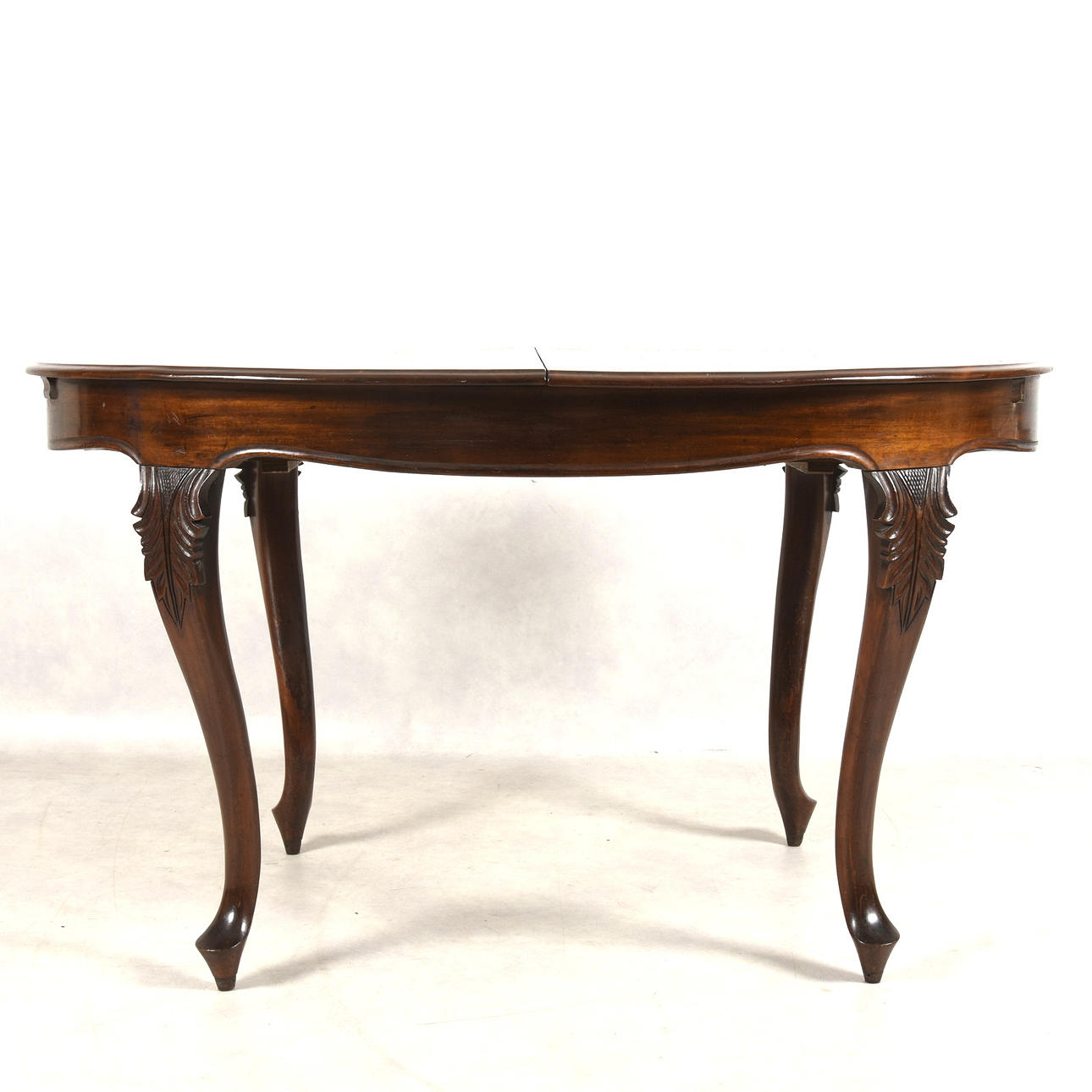 MATBORD, Rokokostil, 1900-talets första hälft.