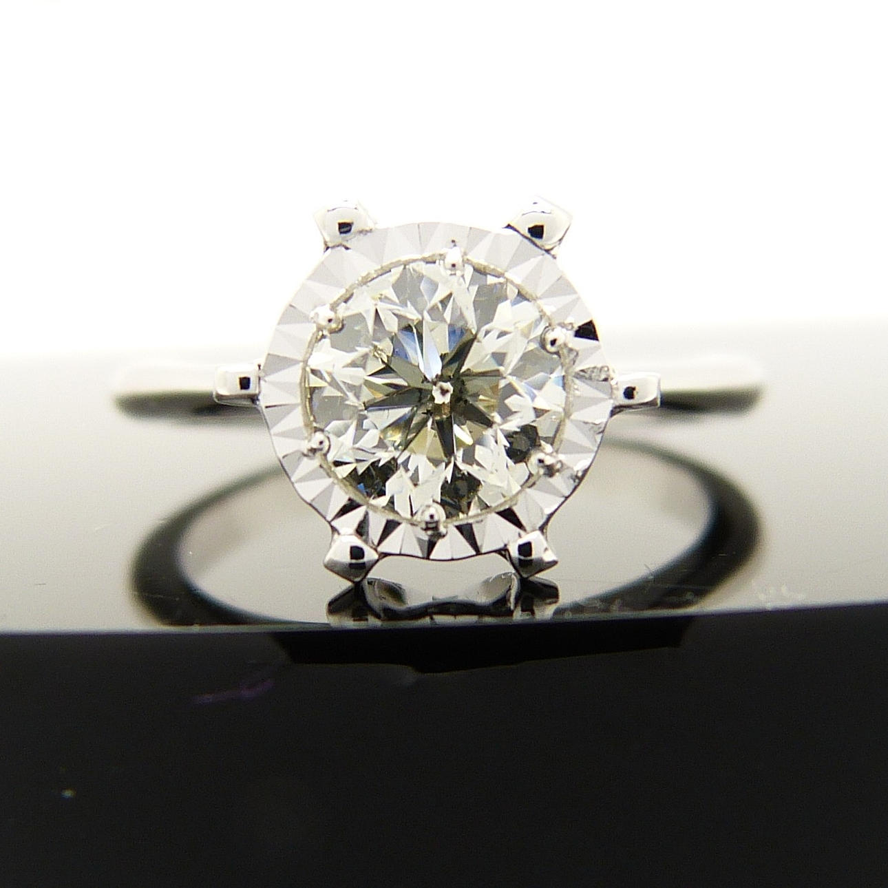 0,80 KT. SOLITAÄR- DIAMANT.