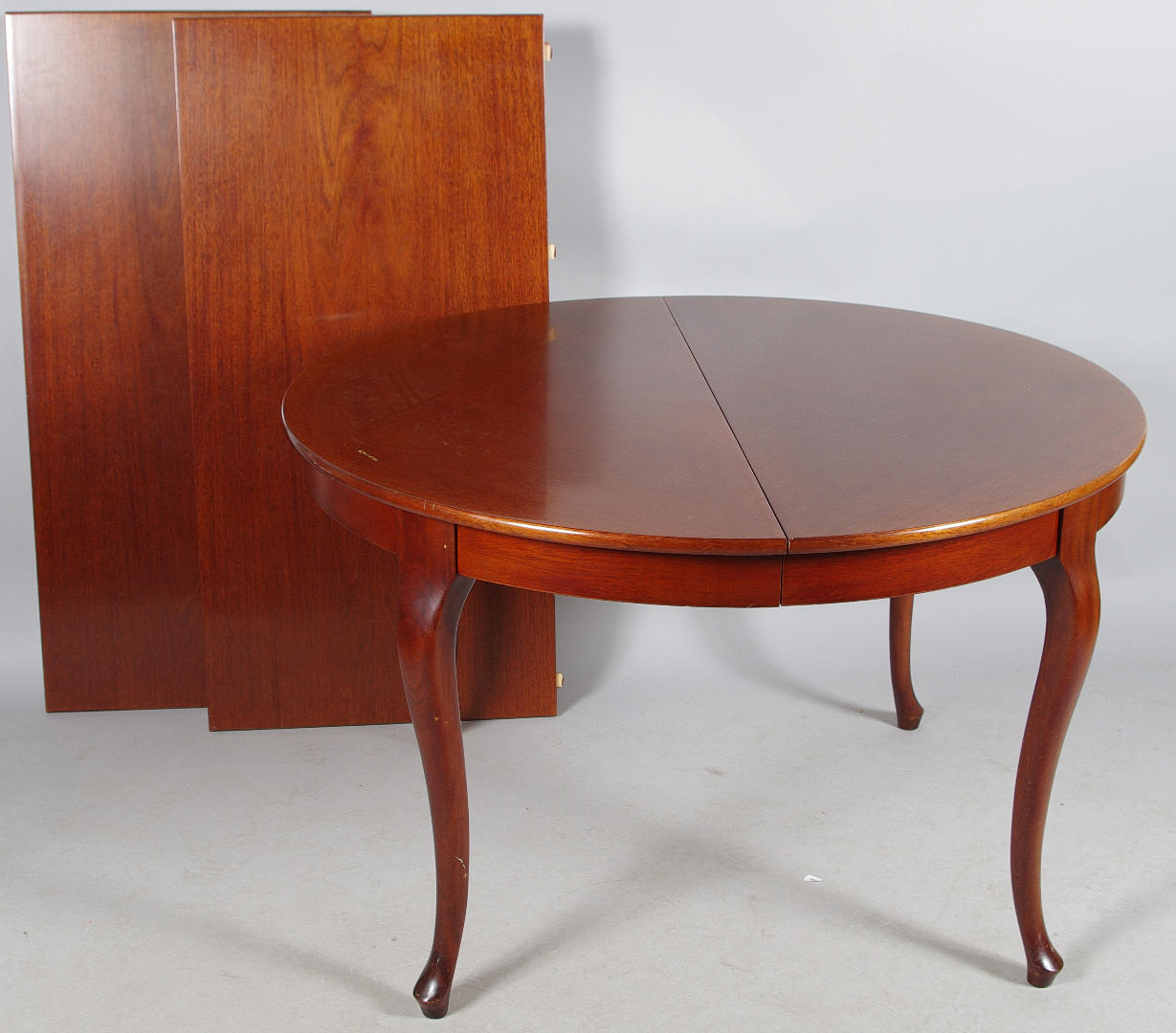 MATBORD, mahogny, rokokostil.