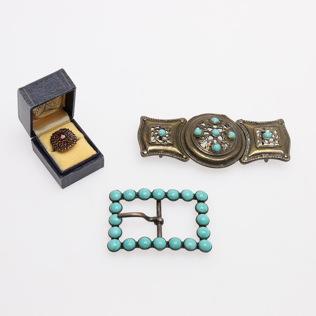 RING OCH TVÅ SPÄNNEN.