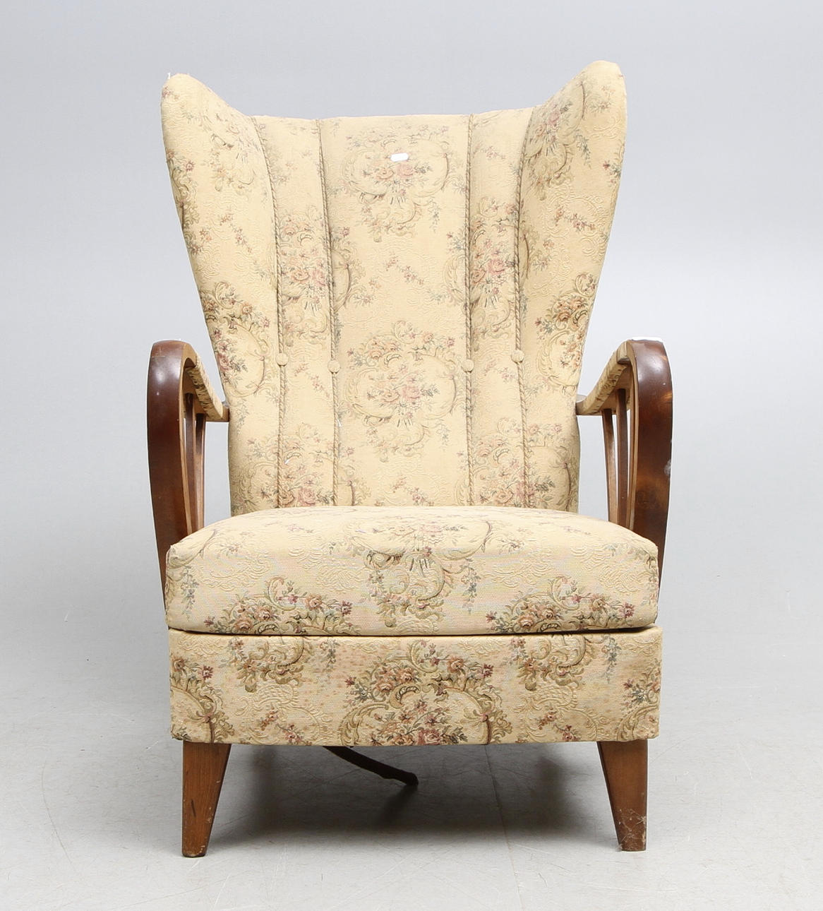 FÅTÖLJ, sk öronlappsmodell, 1940-tal.