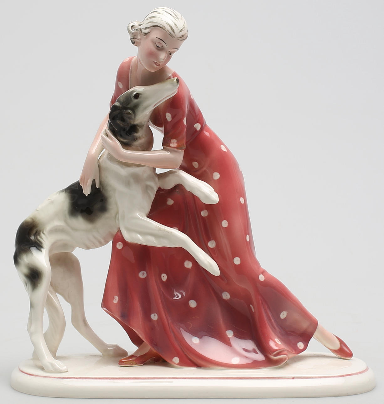 FIGURIN. Porslin. Kvinna med vinthund i Art Deco stil. 1930-tal? Katzhutte, Tyskland. Märkt H B.