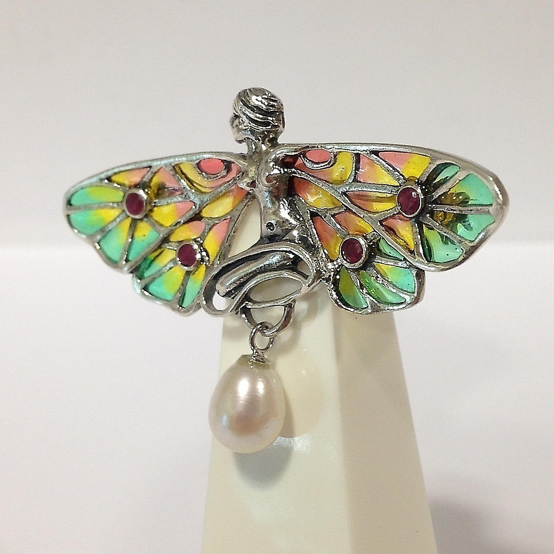 NUDE LADY BUTTERFLY RINTA.