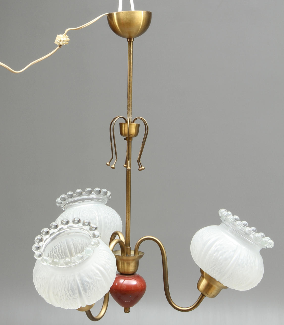 TAKLAMPA, trearmad, glaskupor, mitten av 1900-talet.