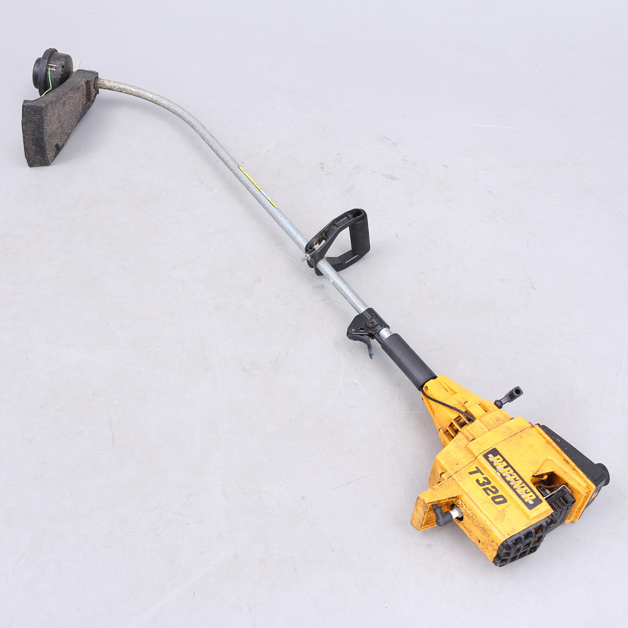 GRÄSTRIMMER, Partner T320.