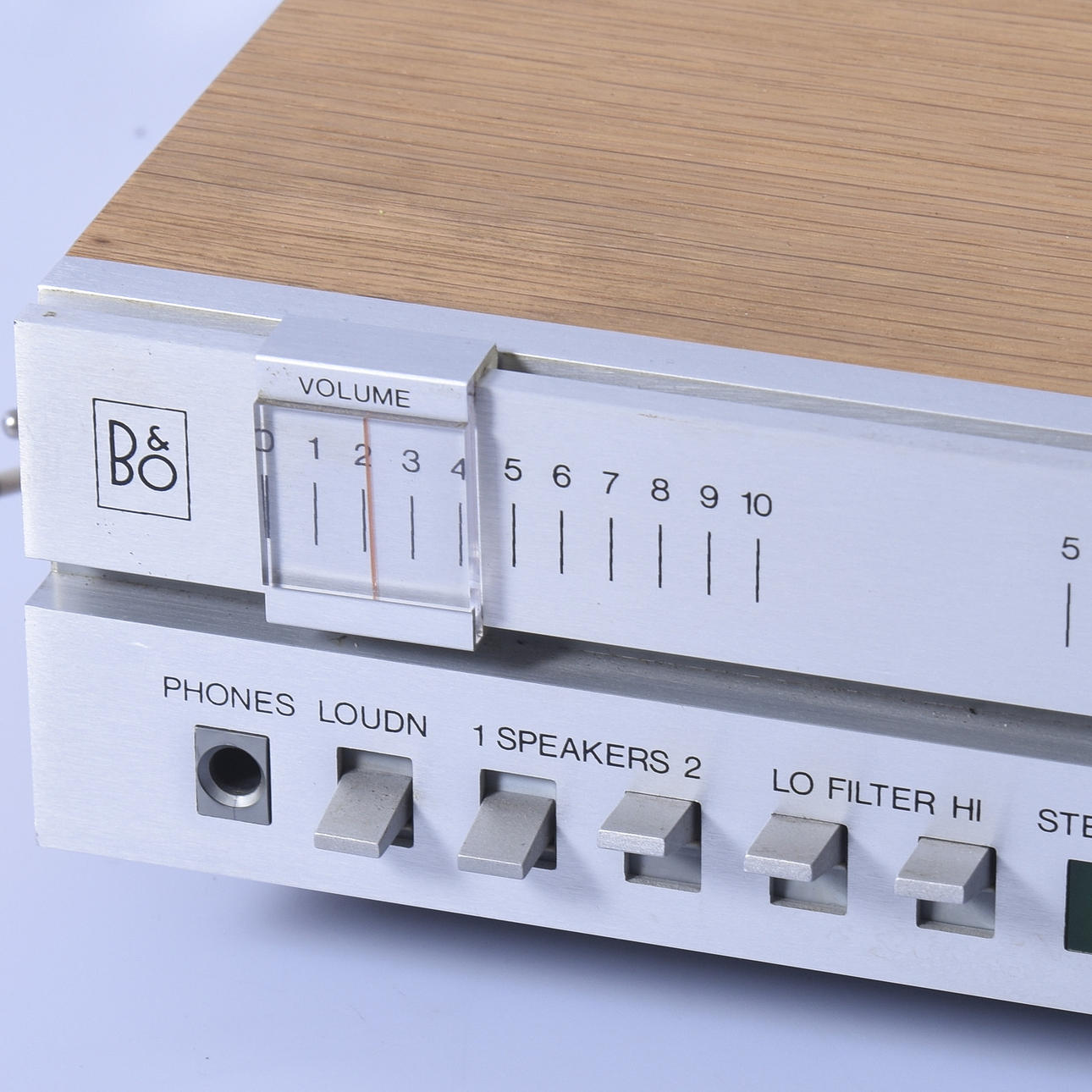 VAHVISTIN, Bang & Olufsen, Beomaster 3000-2.