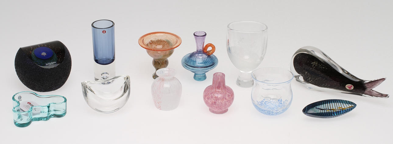 PARTI KONSTGLAS, 12 delar. Bland annat M Backström, K Engman, B Vallien, K Franck och T Wirkkala.