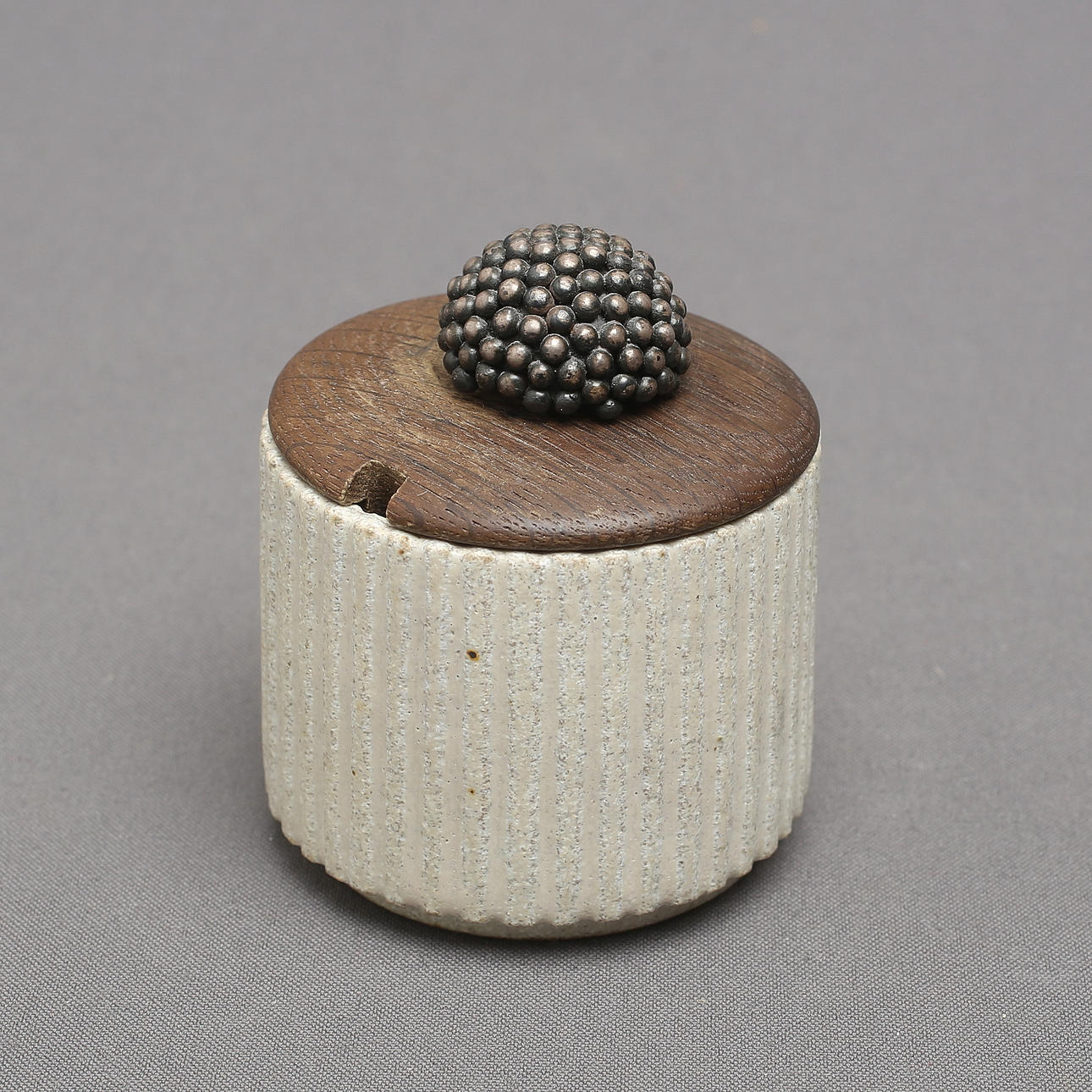 ARNE BANG. Marmeladekrukke, keramik, Danmark.