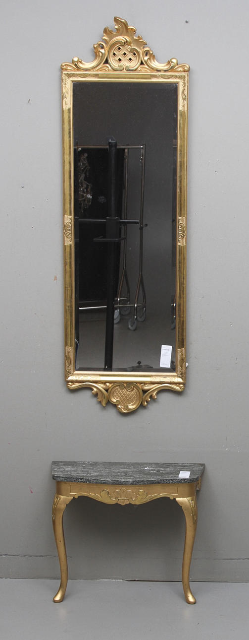 SPEGEL samt TRYMÅ med stenskiva, rokokostil, 1900-tal.