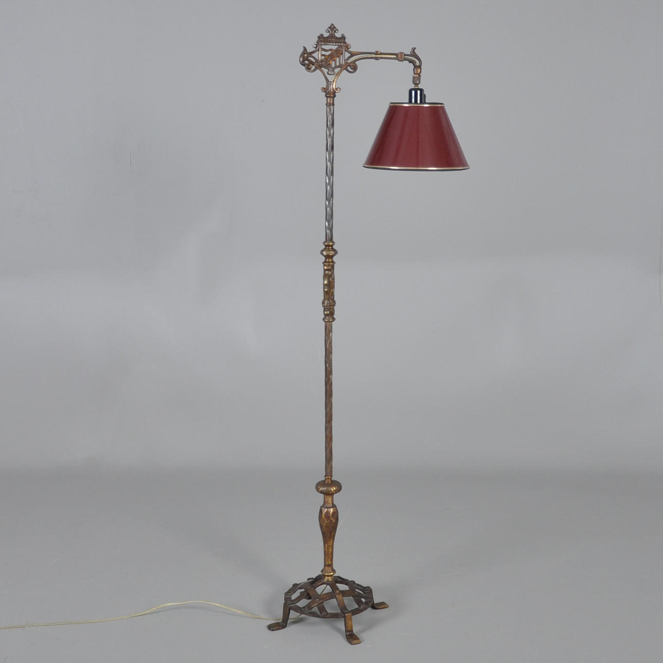 GOLVLAMPA omkring 1930.