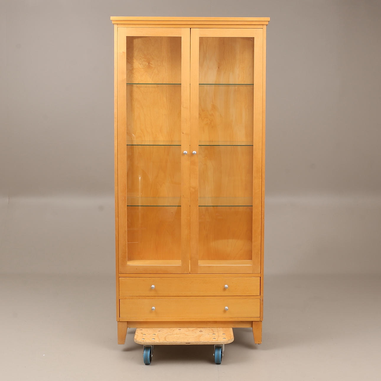 VITRINSKÅP, björk, 1900-tal.