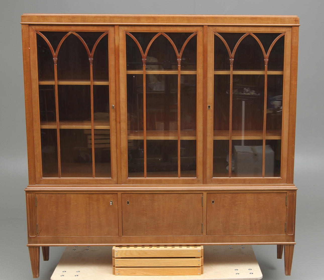 VITRINSKÅP, 1930/40-tal.