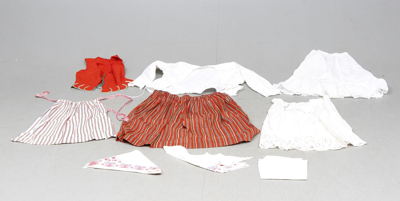 FOLKDRÄKT, 10 delar, Skedevi, Östergötland.