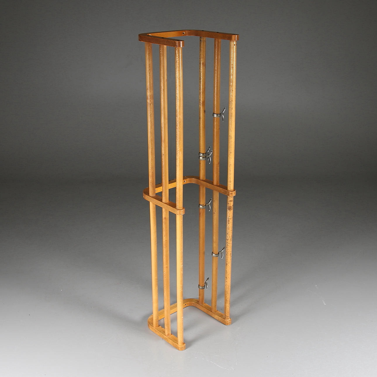 KLÄDHÄNGARE, 1900-talets första hälft.