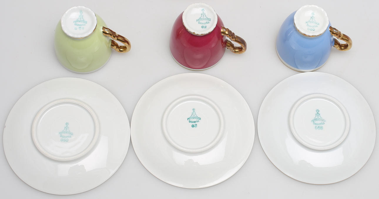 MOCCASERVISDELAR 17 delar + 5 fat med guldkant. Märkta 968 Mittertech Bavaria.