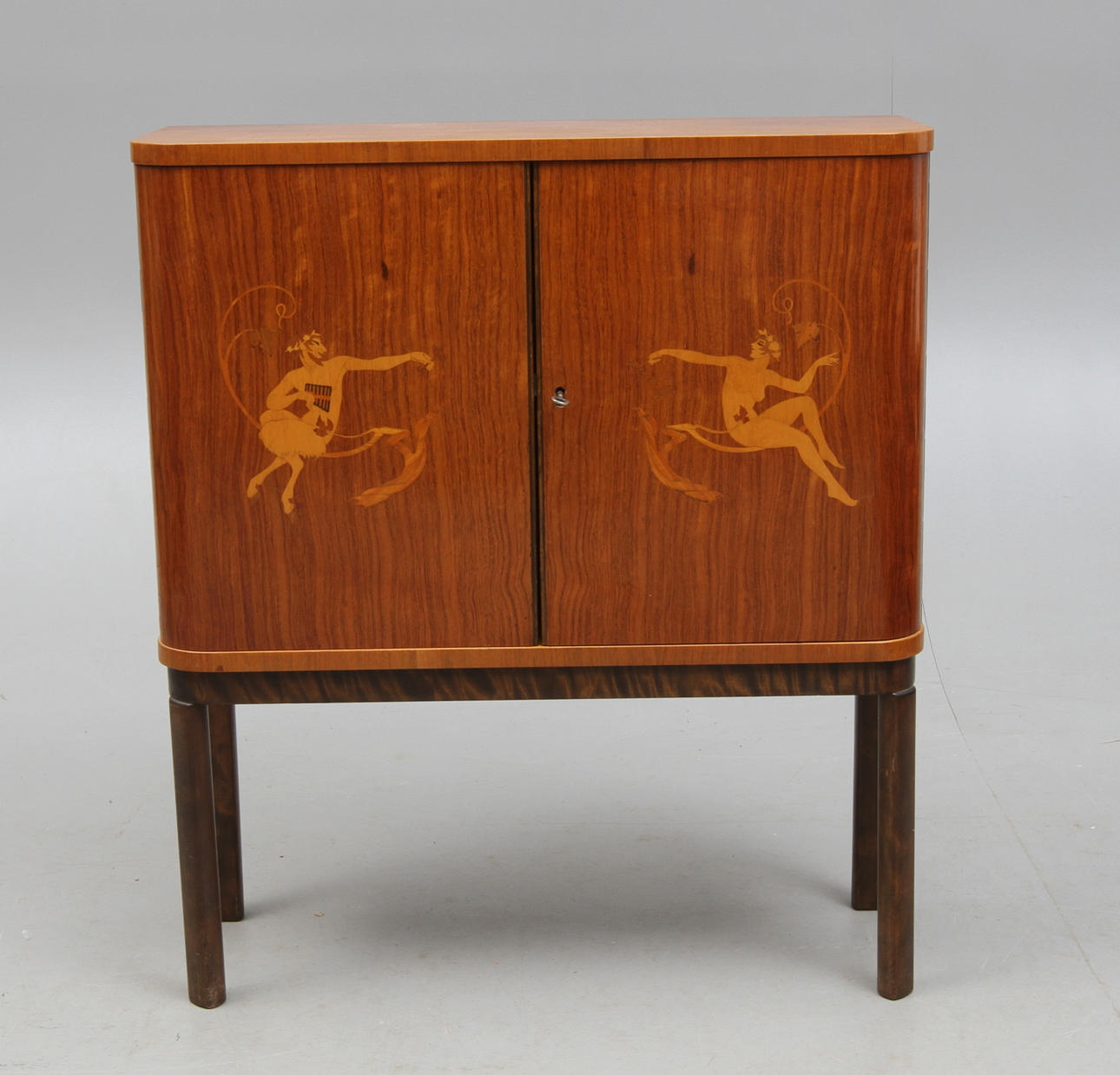 SKÅP, troligen Mjölby Intarisa, art deco, 1900-talets första hälft.