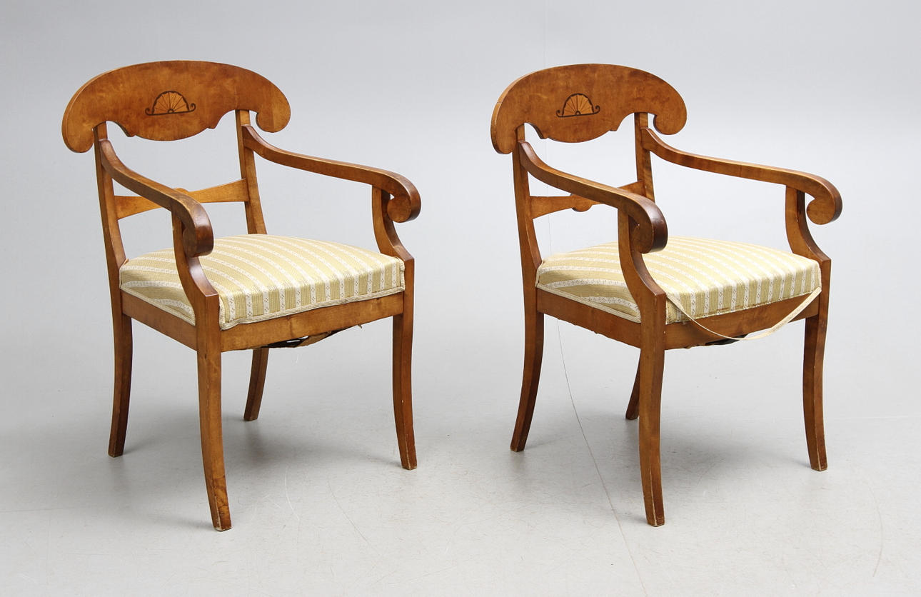 KARMSTOLAR, ett par, Karl Johan-stil, 1920-tal.