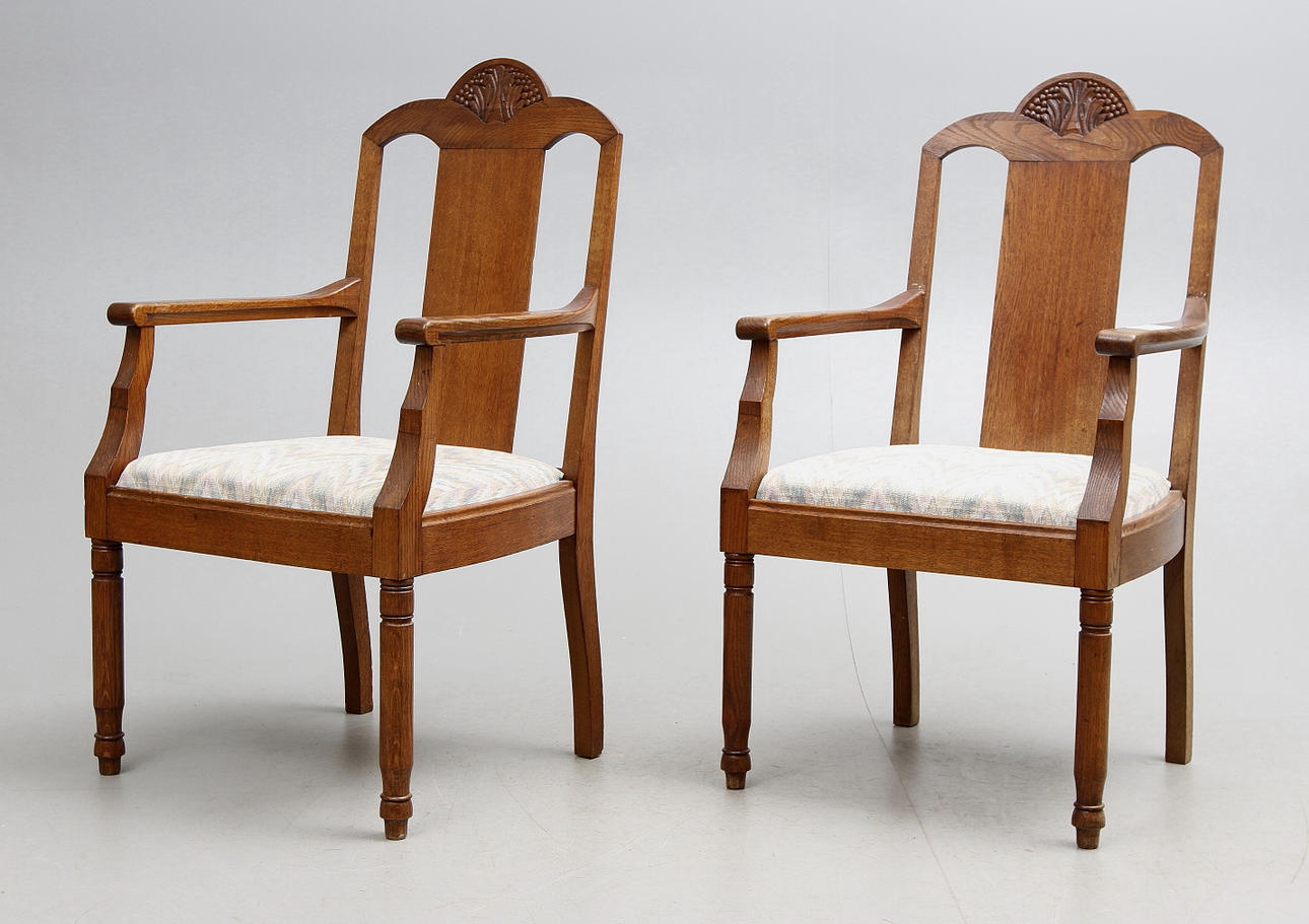 KARMSTOLAR, ett par, Jugend, 1900-talets första kvartal.