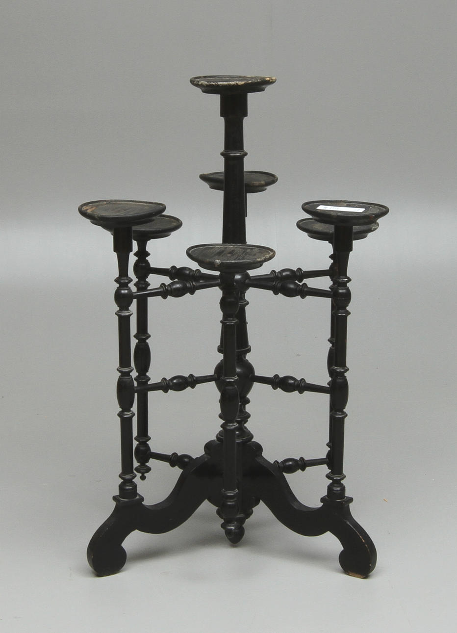 BLOMPIEDESTAL, svärtat trä, för 7 blommor, 1800-talets slut.