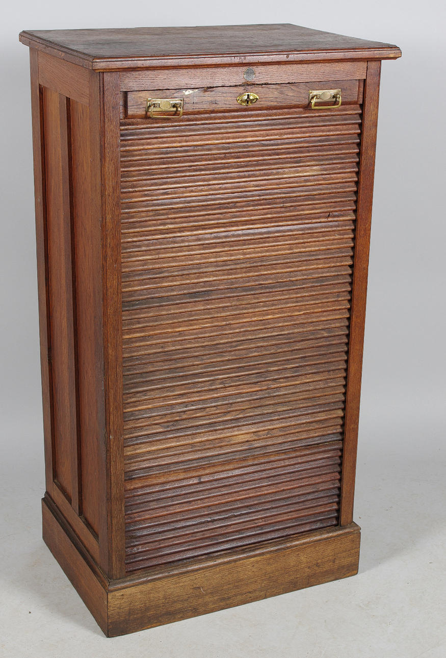 ARKIVSKÅP med jalusidörr, ek, tidigt 1900-tal.