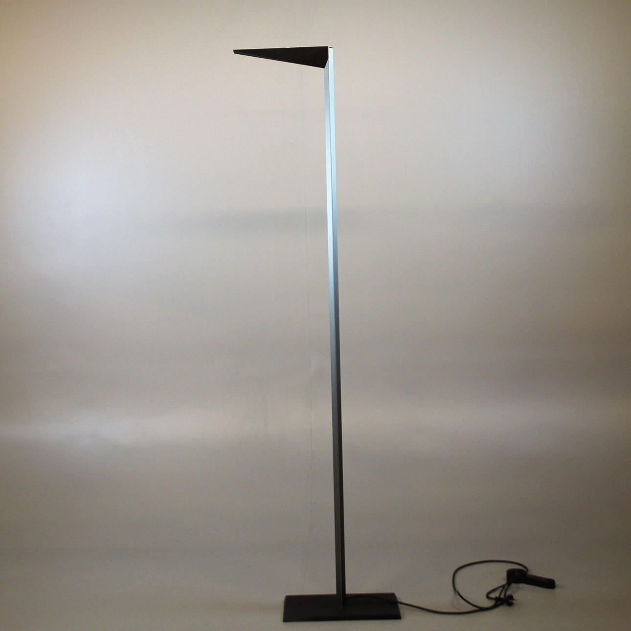 STEHLEUCHTE, "luxo amneris" Deckenfluter Italien.