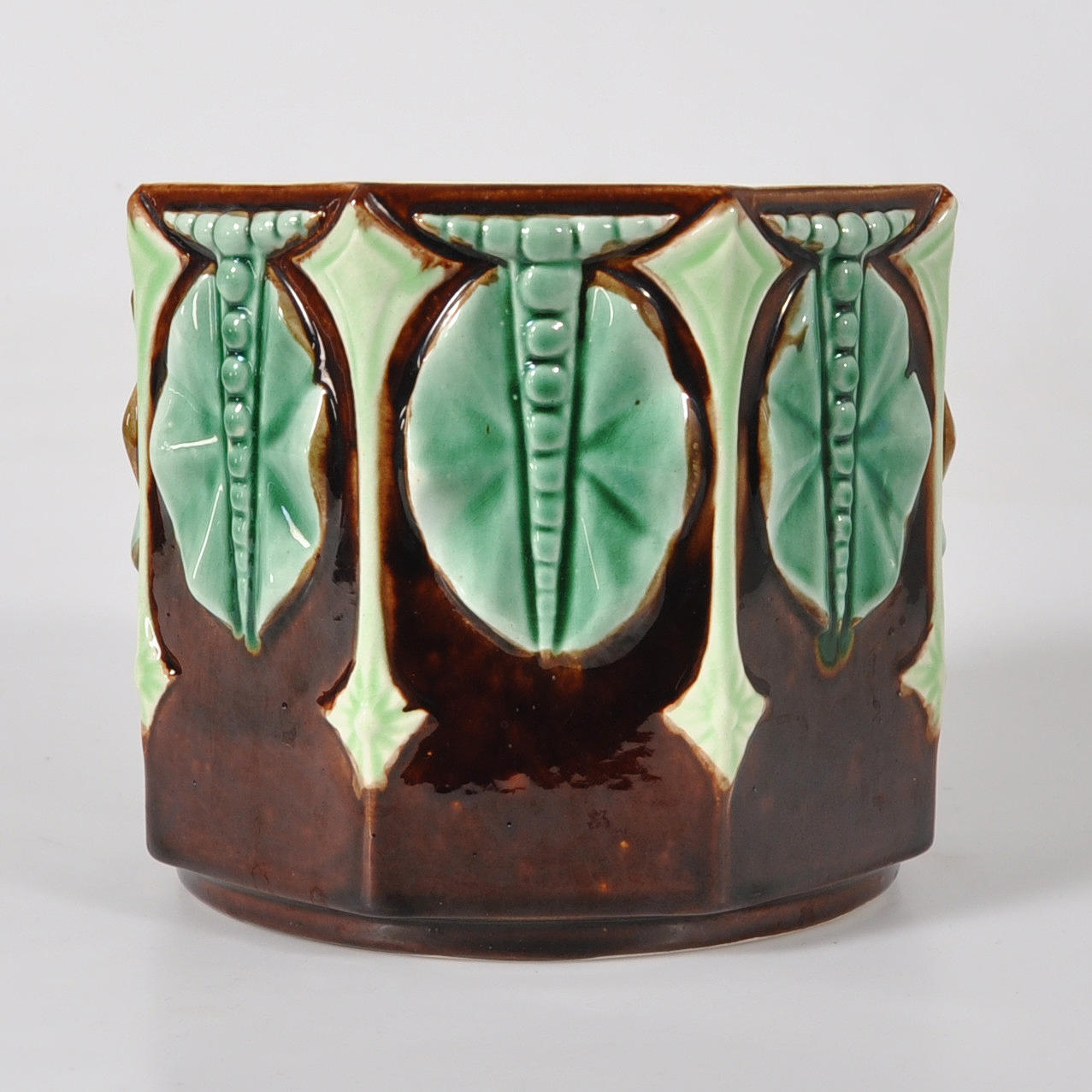 YTTERFODER MAJOLIKA.