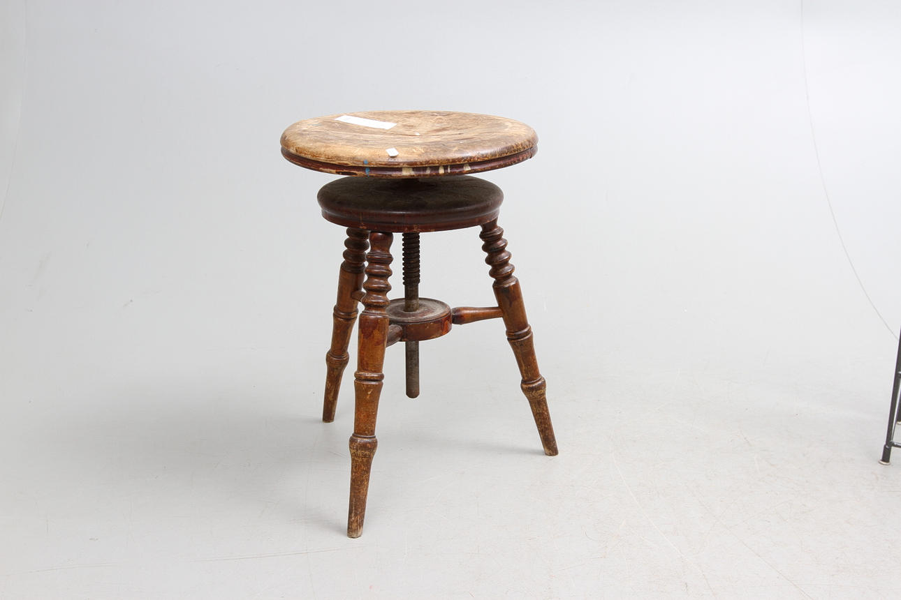 ORGELPALL, nyrenässans, tidigt 1900-tal.