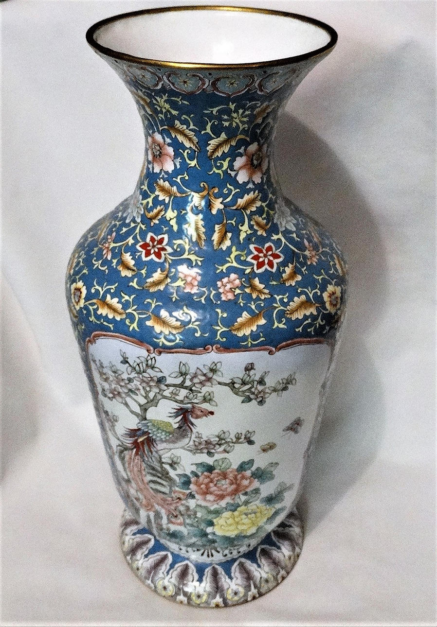 CLOISONNEVASE, China, hacia 1930.