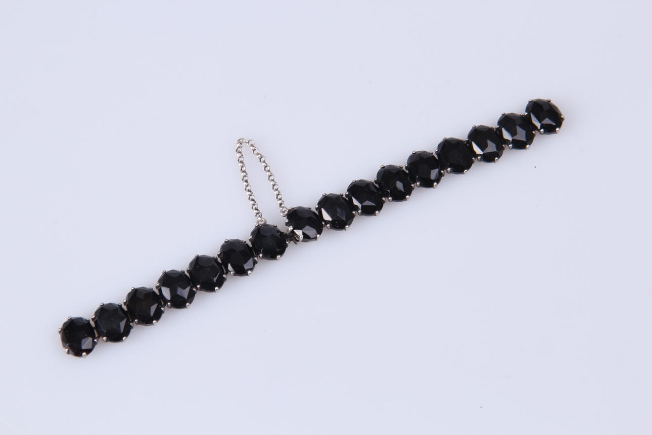 ARMBAND, silver, granater, CWT/Hedlblom, 24g.