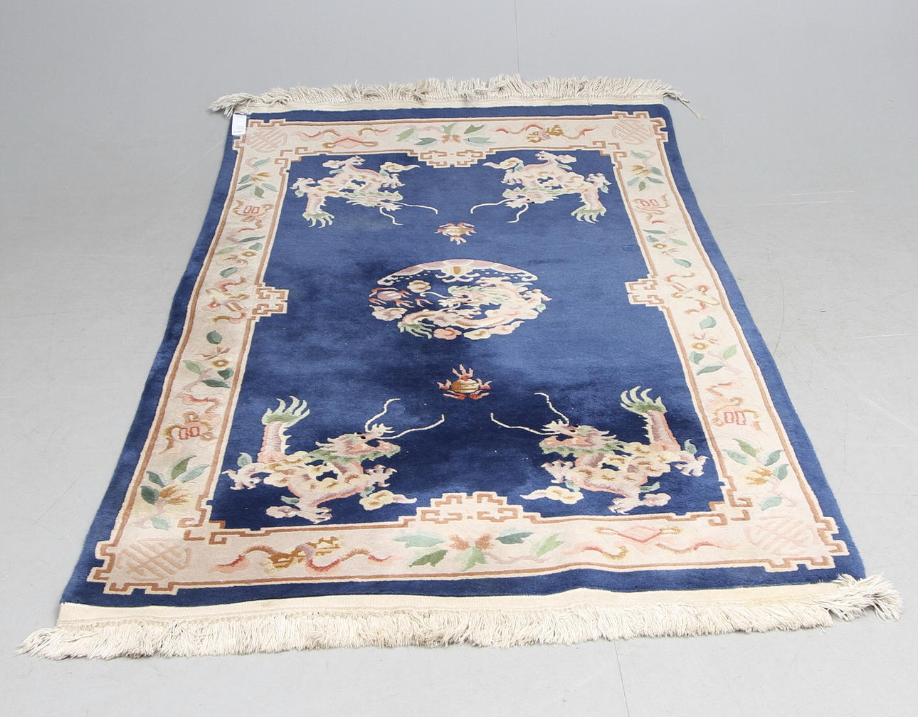 MATTA, Kina, 1900-talets fjärde kvartal. 136 x 245 cm.