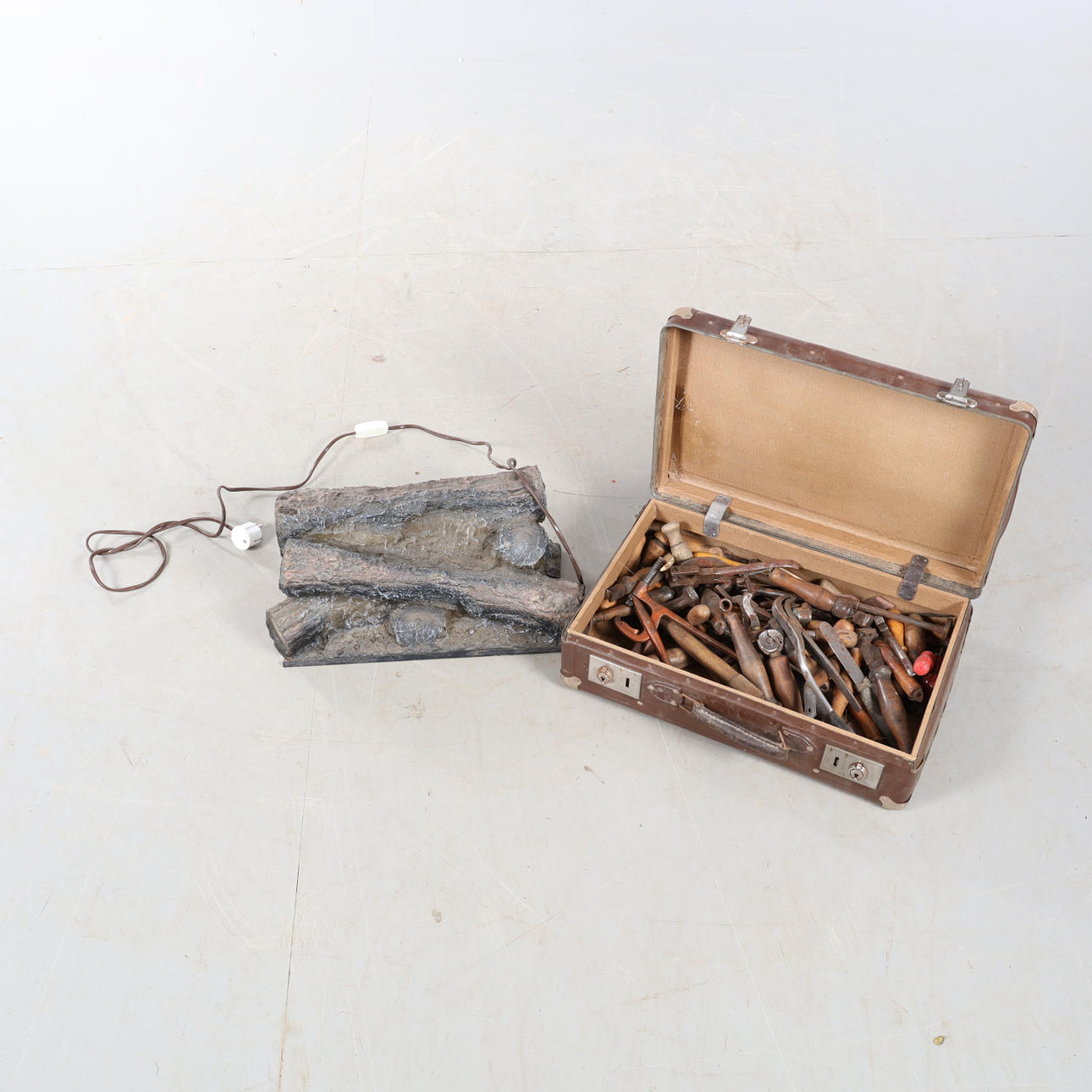 SKOMAKARVERKTYG, samt ELBRASA.