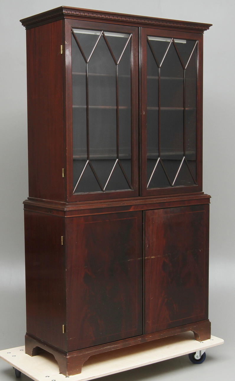 MATSALSSKÅP med vitrinöverdel, Gärsnäs, 1900-tal.